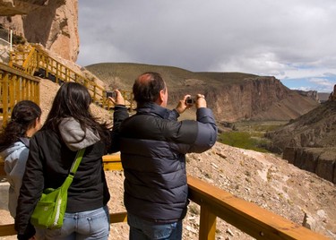 8e3c882621,Expresiones milenarias en La Cueva de las Manos, Río Gallegos