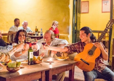 5681a9b3e9,Gastronomía y peñas, raíces de la tradición salteña, Salta