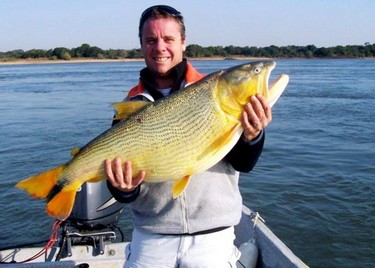 f099630899,Pesca con encanto en Corrientes, Esquina