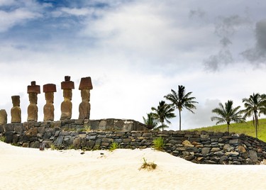 Isla-de-pascua-shutterstock-ID63-mpo2bqoehasid44ernha4ibgprsexv6t582el94m28,Parque Nacional Rapa Nui, Isla de Pascua